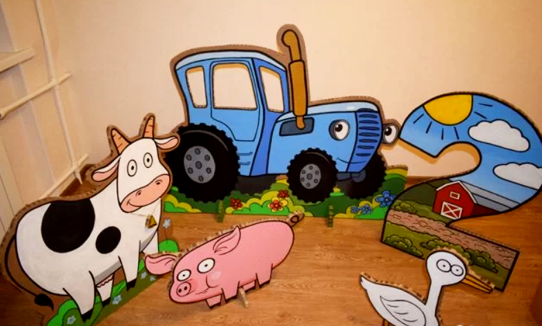 Синий трактор. Фотозона синий трактор. Синий трактор для малышей. Синий трактор картона. Синий трактор попы