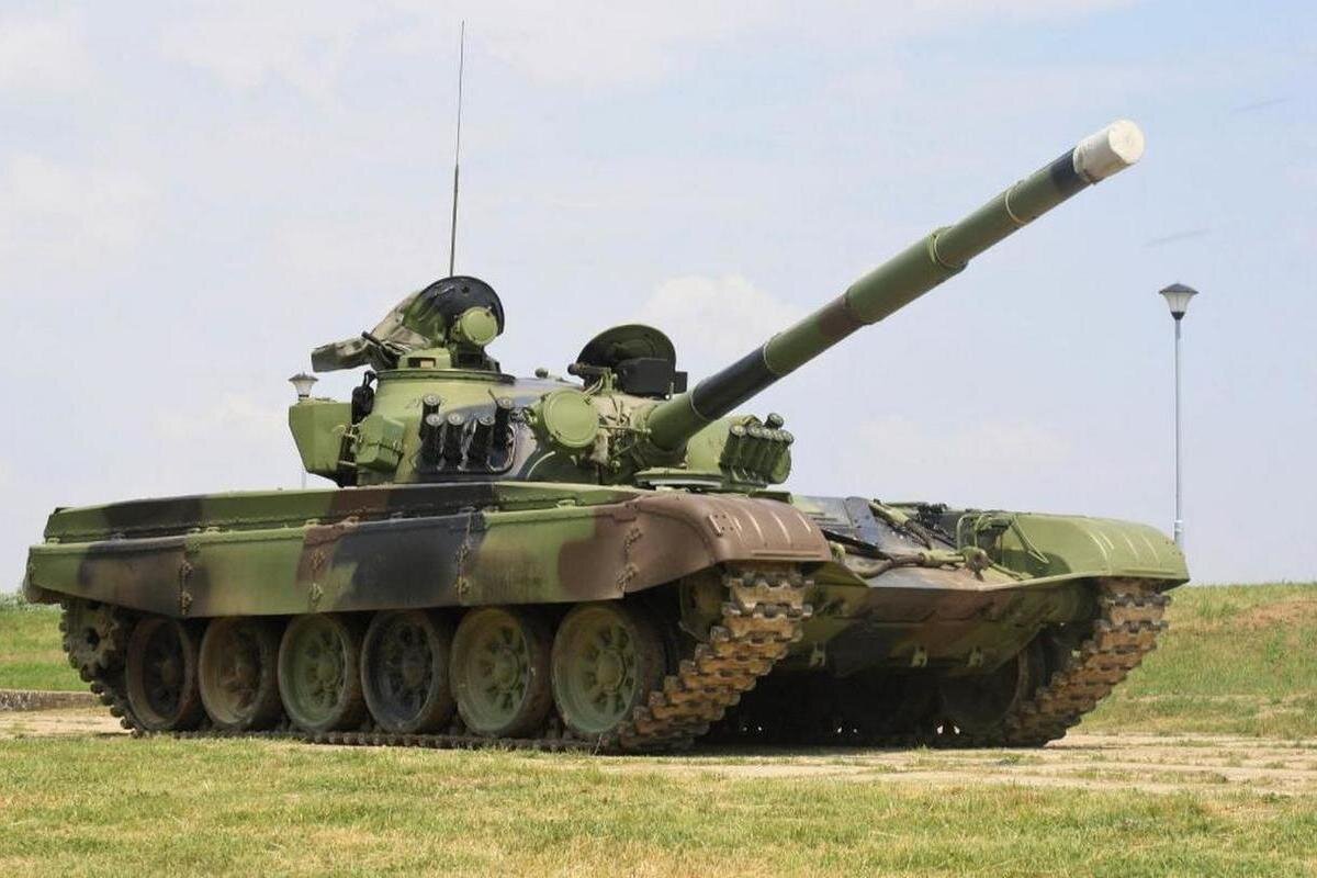  21   апреля немецкое агентство DPA сообщило, что Словения передаст Украине 54 своих танка M-84 (Югославская версия Т-72).