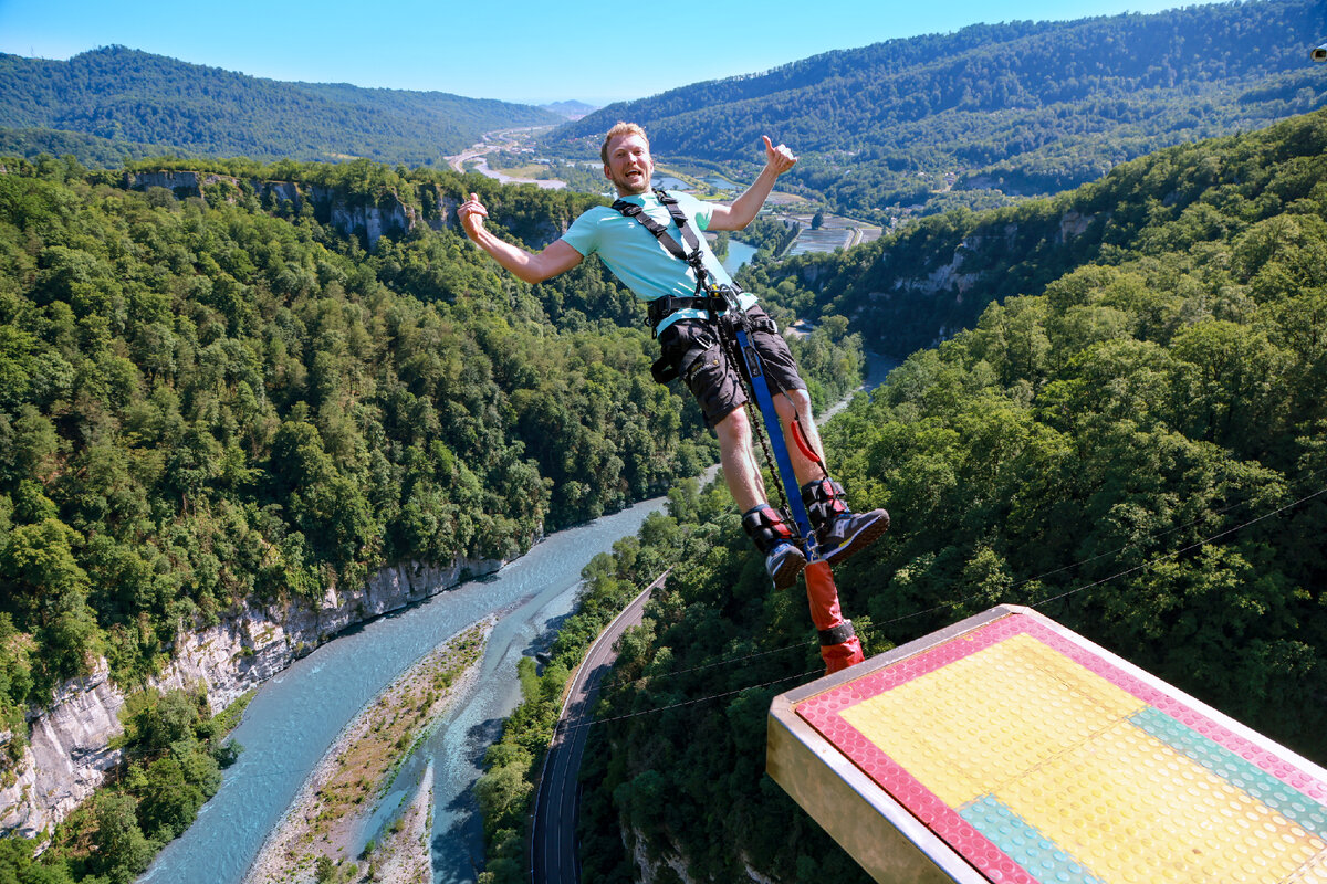 Мы советуем начинать покорять высоту с аттракциона Bungy 69, а самых отважных ждет Bungy 207 (207 метров и 7 секунд свободного падения!) 