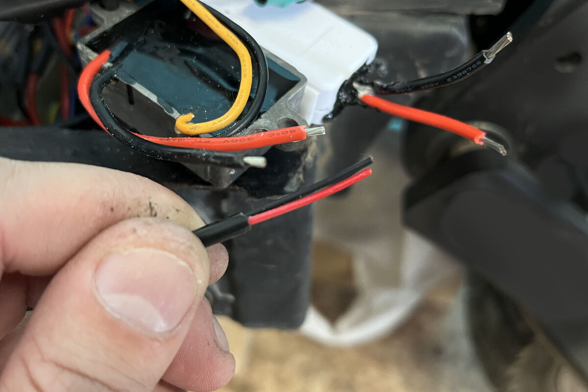 Нужно подключить еще пару проводов.