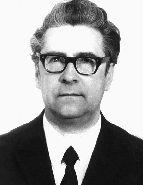 Руслан Григорьевич Скрынников, прекрасный историк, специализировавшийся на истории 16-17 века. Очень рекомендую его работы для знакомства с эпохой. Из открытых источников