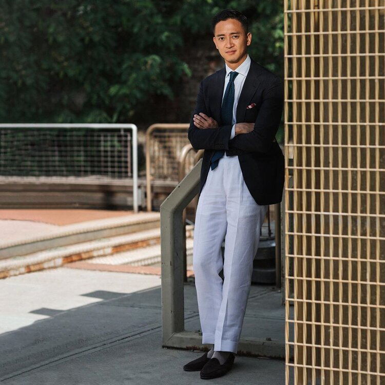 Белые льняные брюки - всегда хороший выбор. Если погода позволяет.