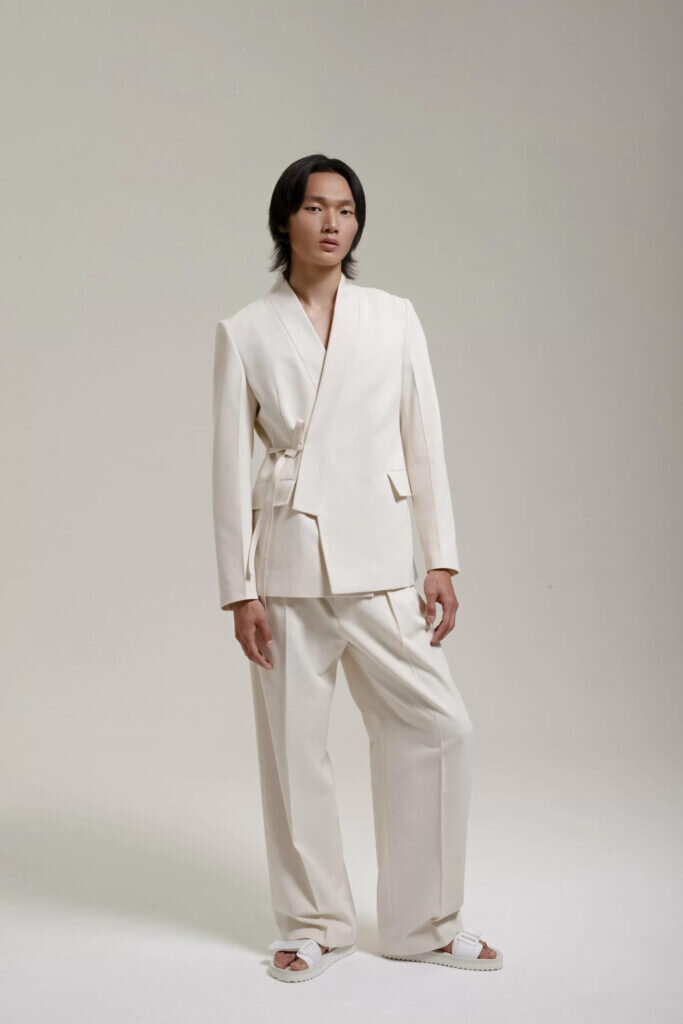 Пиджак, 750 долларов; брюки, 550 долларов mogilnikova  📷
