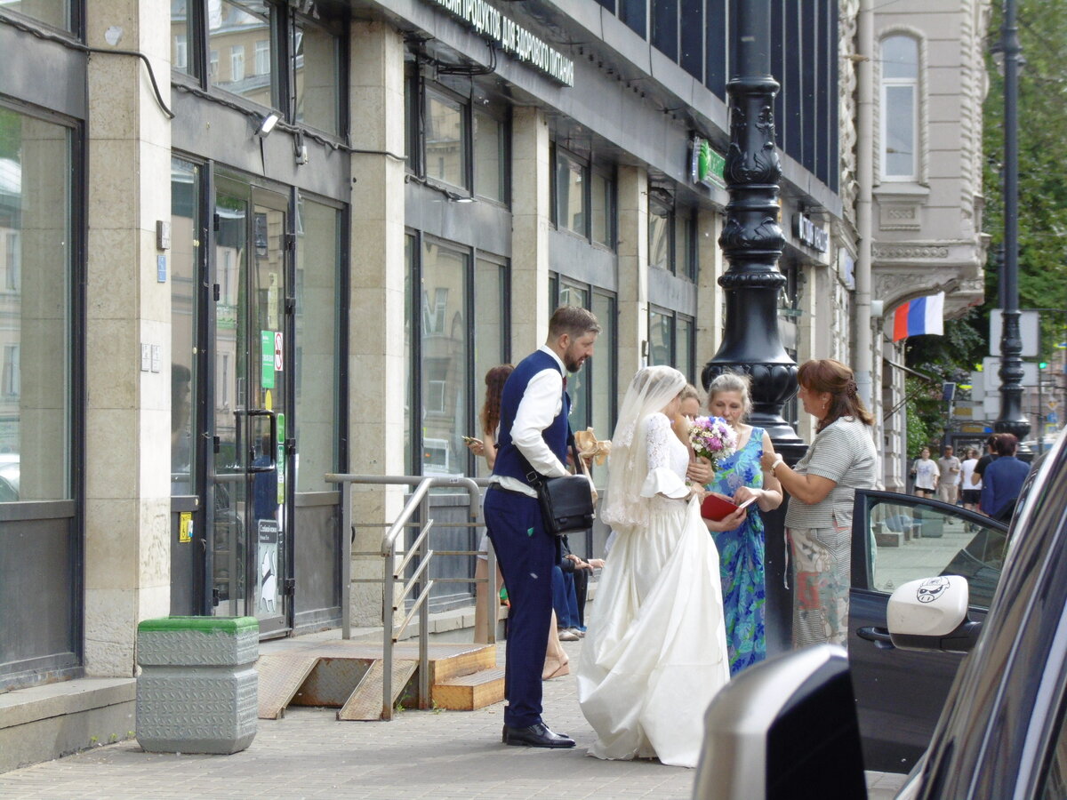 Меги бывший канал из питера с любовью. Привет из питера фото. Романтика белых ночей в санкт-петербурге. Из питера с любовью. Из питера с любовью юлия надеждинская.