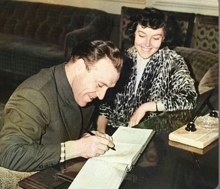 Регистрируют брак в ЗАГСе. Фото из открытых источников.