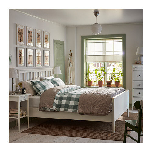 Пример использования в интерьере кровати Хэмнес Икеа



