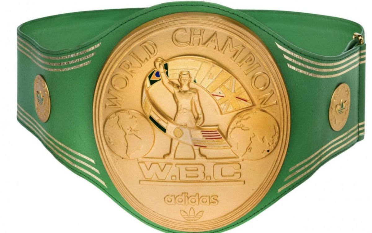 Тот самый чемпионский пояс в тяжелом весе по версии (WBC), который Мохаммед Али завоевал в чемпионском бою с Джорджем Форманом