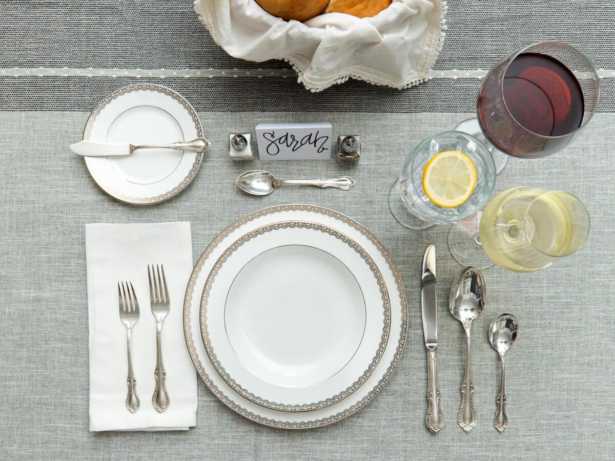 How to set a formal dinner table