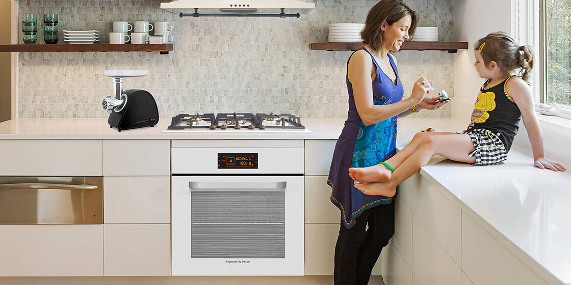 Электрический духовой шкаф Zigmund & Shtain EN 133.512 W с полностью сенсорным управлением и тройным стеклом дверцы