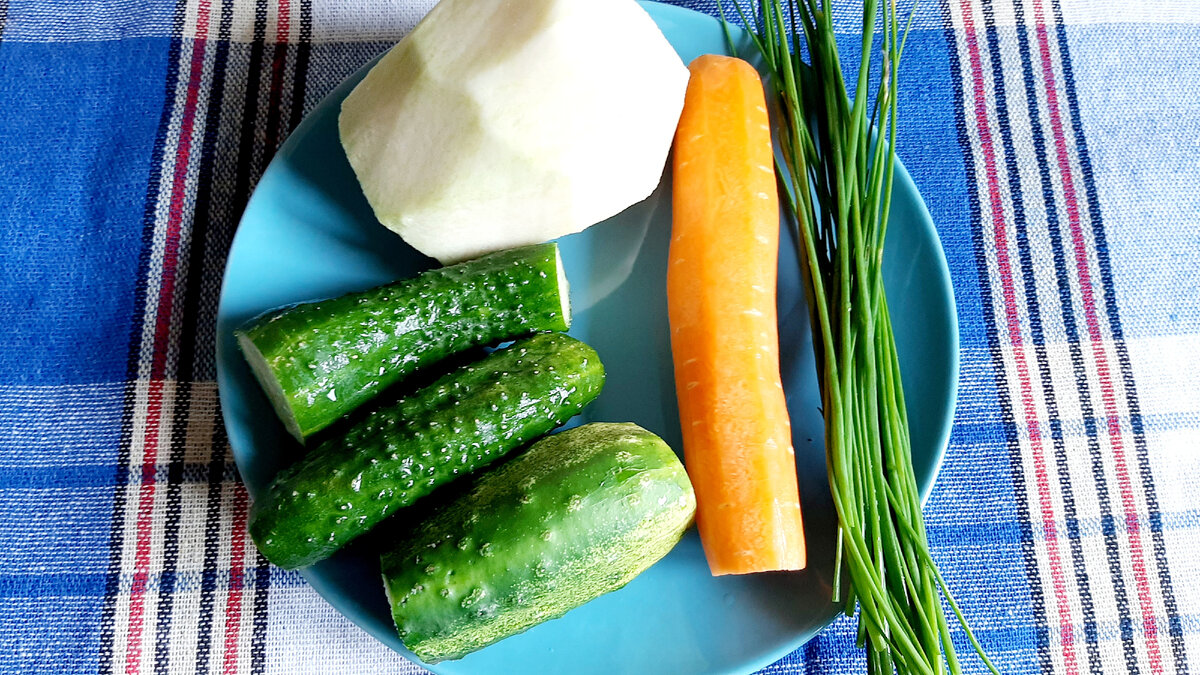 Приготовьте салат на каждый день с Кольраби и курицей, вам понравится. |  Елена Бондарь 🍒 Рецепты | Дзен