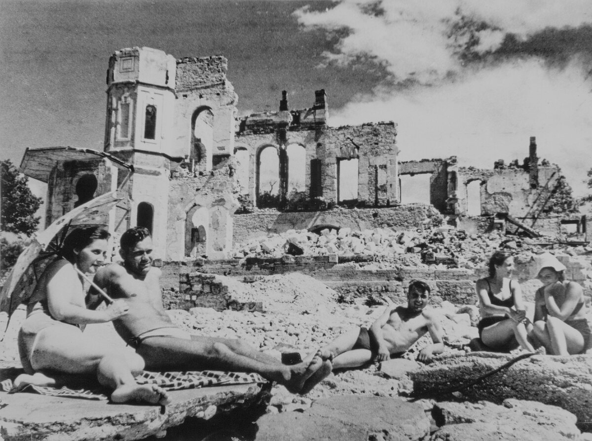 Разрушенный Севастополь в Крыму, первые годы после освобождения