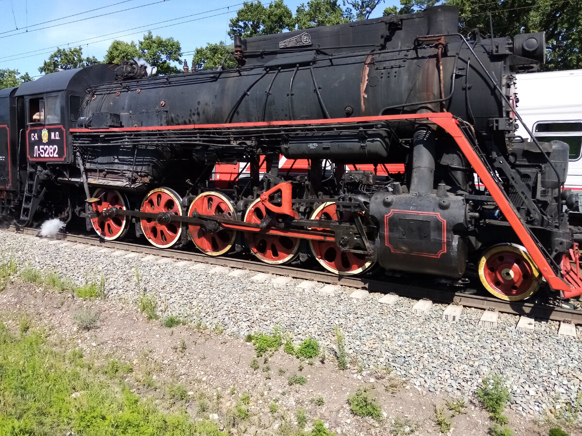 И сегодня душа замирает, когда вижу  паровоз - несбывшуюся мечту своего раннего детства   