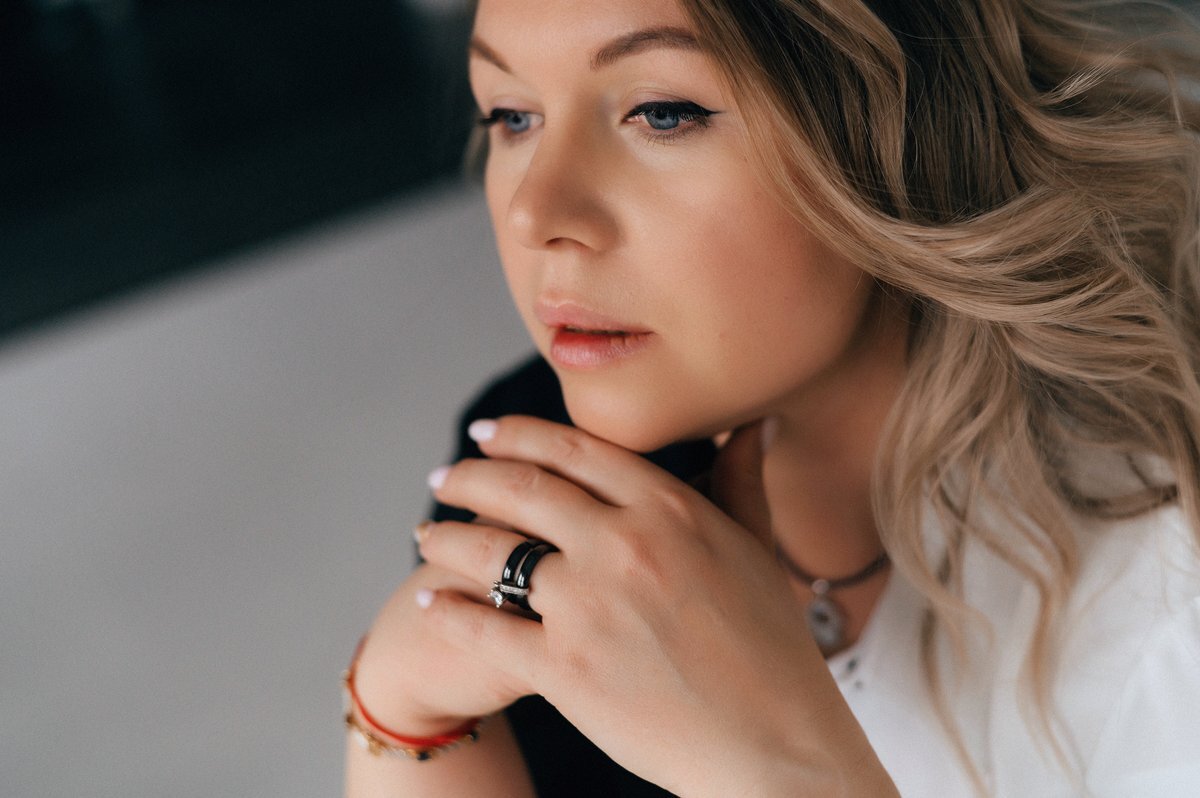 Привет! С вами Мила Гарп - астролог, Васту-консультант, специалист по энергетике украшений и минералов. 