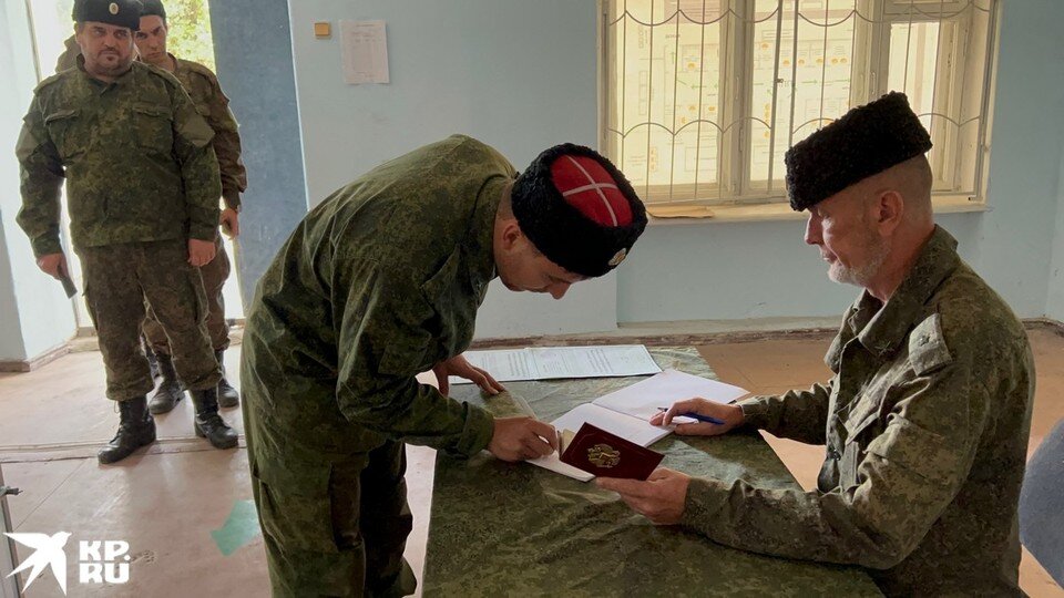     В референдуме принимают участие военнослужащие 6-го гвардейского мотострелкового казачьего полка. Александр КОЦ
