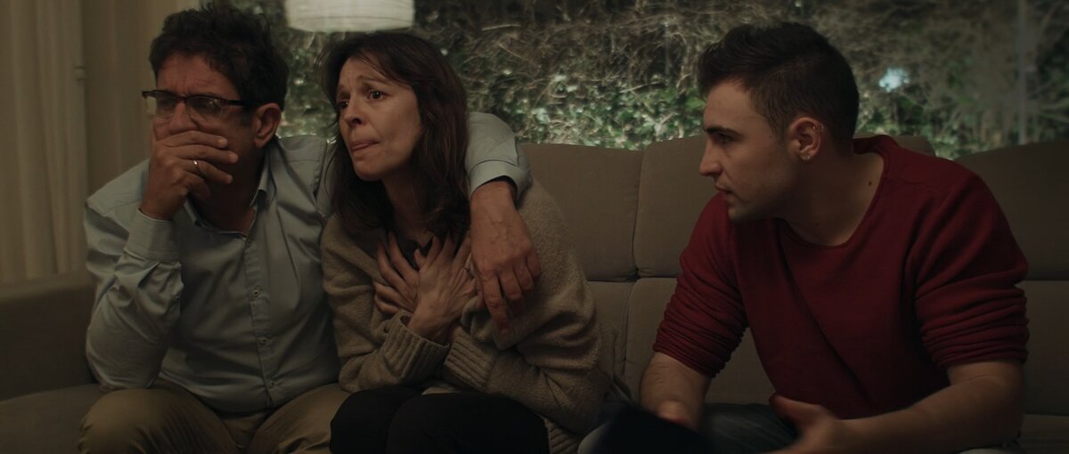 кадр из фильма "Под розой" / источник imageban.ru