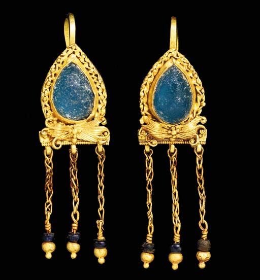 Золотые серьги с римским стеклом и подвесками. 2-3 вв. н.э.