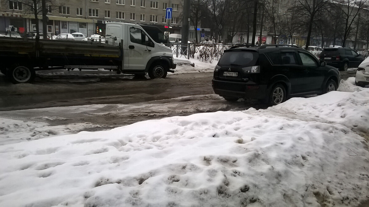 Средства на установку знаков, камер и создание передвижной службы контроля деньги есть, а на уборку улиц их нет