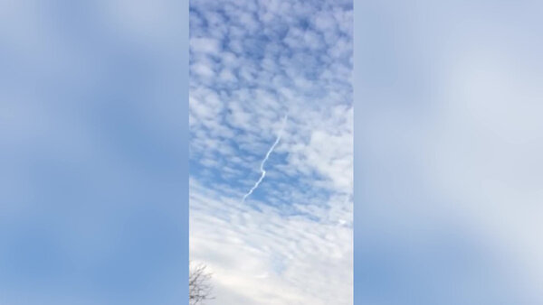 Следы работы системы ПВО в небе над Белгородом. Видео © Telegram / Kotsnews