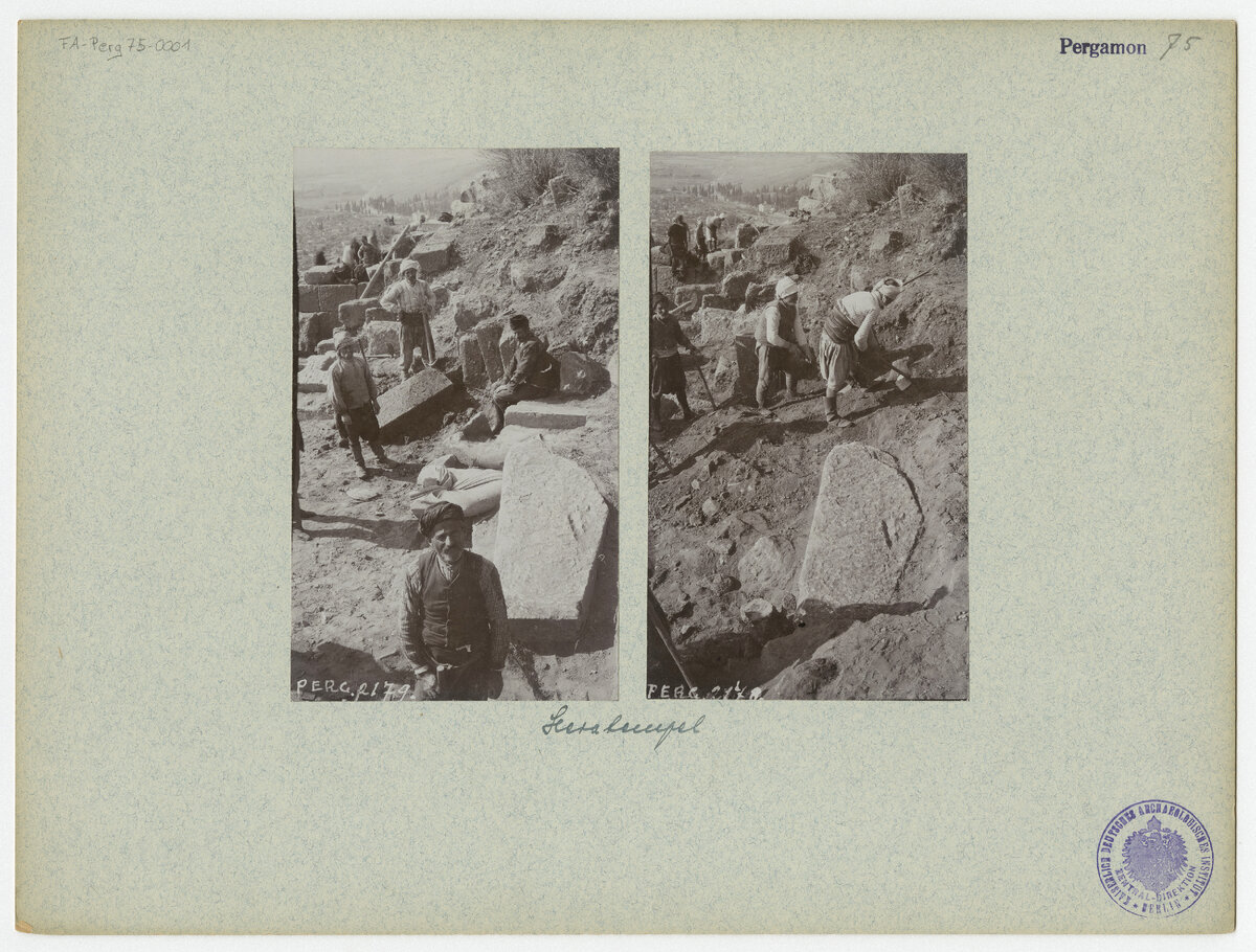 Фотография 1900-1910 годов раскопок в Пергаме – городе, где обнаружили истинное значение слова «афедрон». Фотография хранится в Пергамском музее в Берлине. Fotonachweis: Staatliche Museen zu Berlin, Antikensammlung