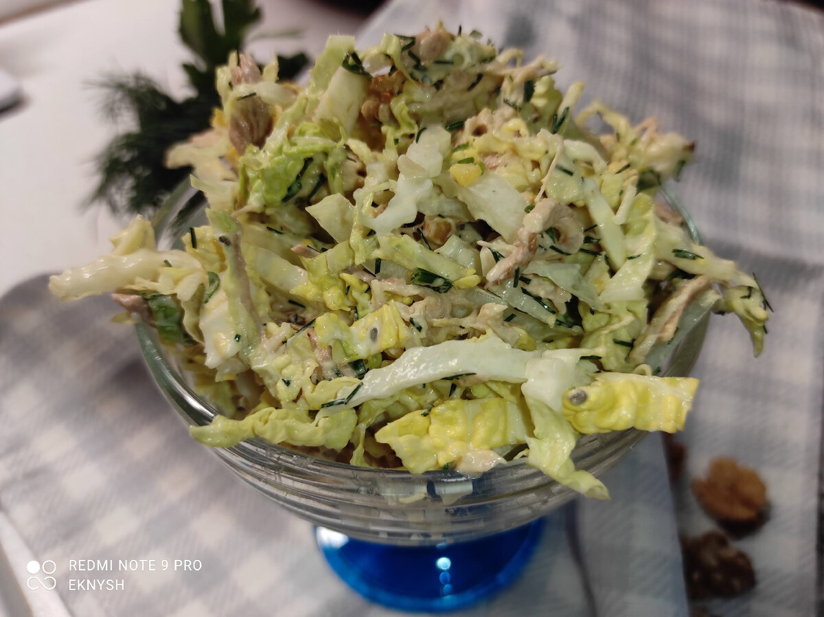 Легкий салат из отварной курицы с пекинской капустой | Невыдуманные истории  еды | Дзен