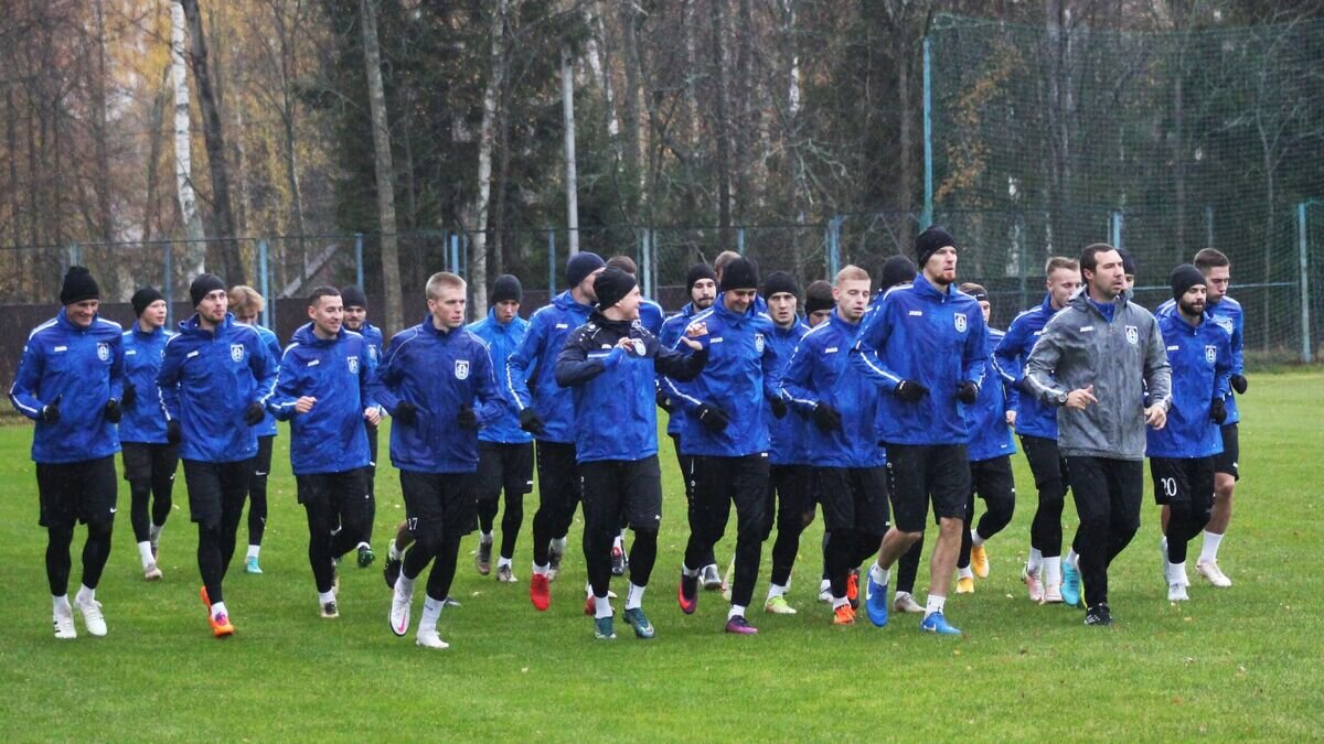    Футболисты "Шинника"© Фото : соцсети "Шинника"