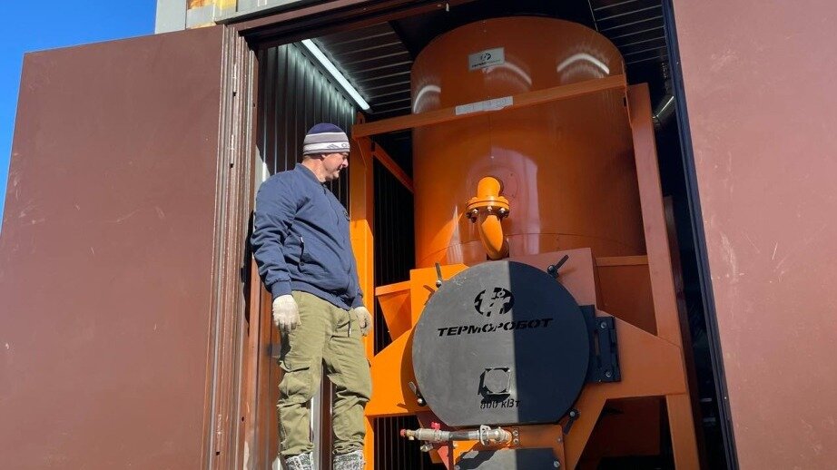     Модернизировать весь отопительный комплекс региона поручил губернатор края Михаил Дегтярев по итогам рабочих поездок, когда ему пришлось лично увидеть в каком состоянии находятся объекты теплоснабжения. Мероприятие реализуется в рамках заключенных концессионных соглашений.