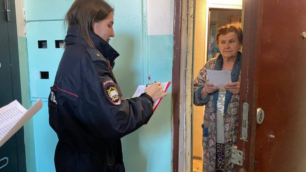    Профилактический рейд провели в Железнодорожном районе Хабаровска. В нем приняли участие сотрудники комитета совместно со стажером отдела полиции № 6 УМВД по Хабаровску и народной дружиной Железнодорожного района «Вектор».