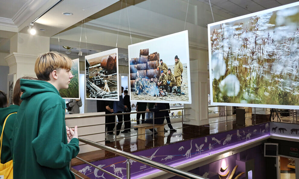    В Салехарде открылась выставка, посвященная волонтерским экспедициям и Году экологии на Ямале