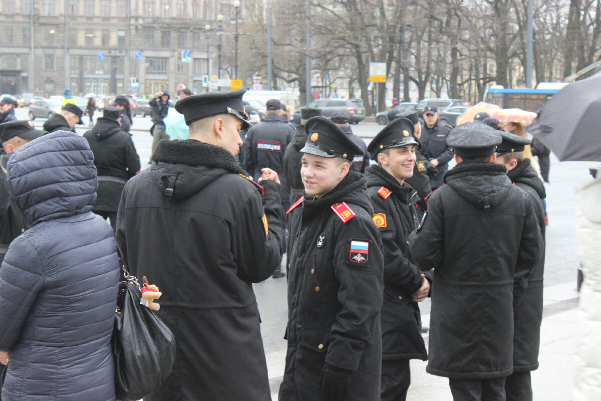 Кадеты вообще службу ратную с малолетства начинают.