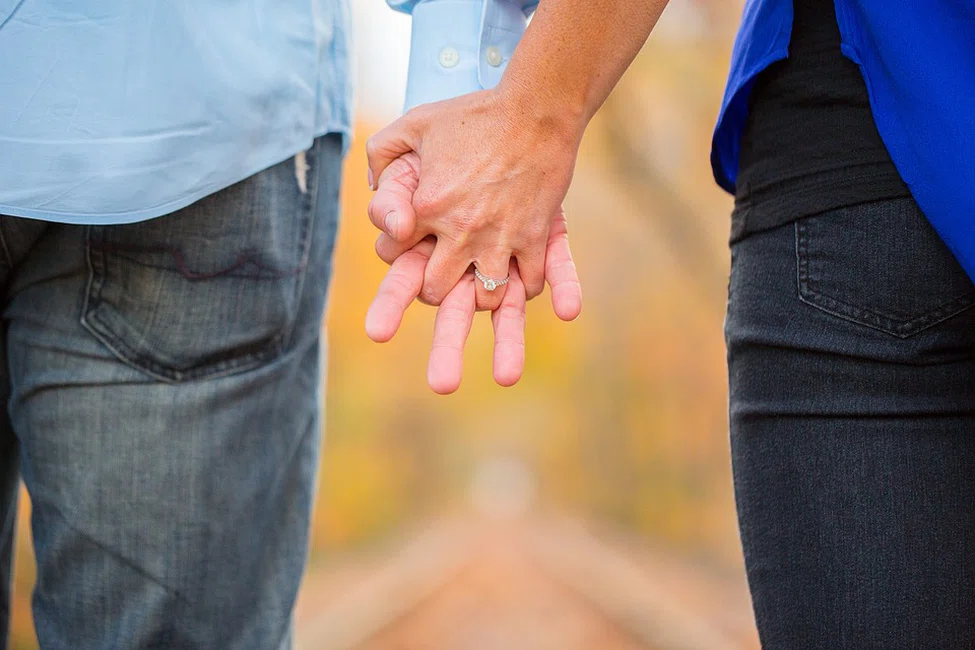 Что стиль держаться за руки говорит о ваших отношениях: 7 возможных вариантов с объяснениями