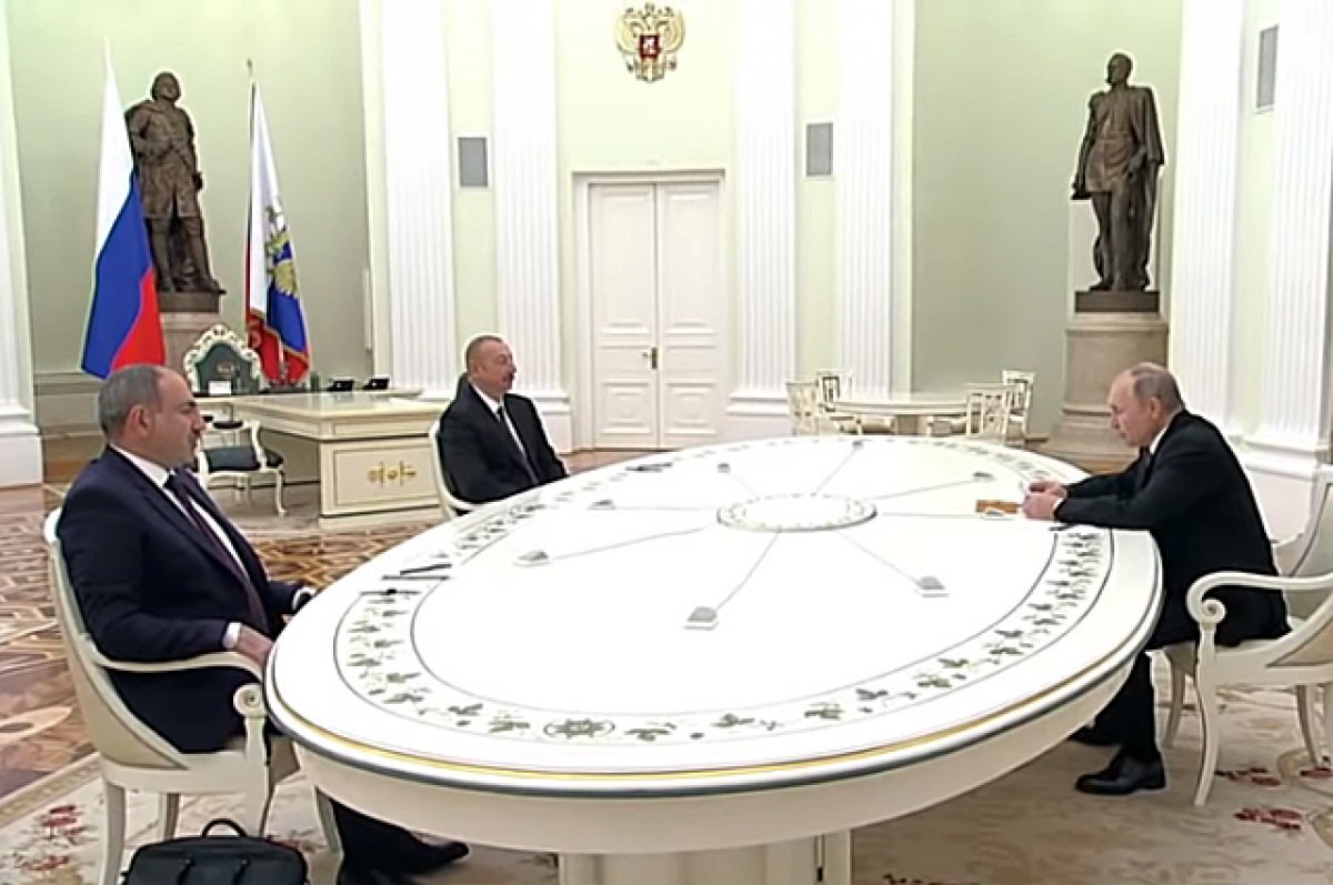    Пашинян и Алиев прибыли в Сочи для переговоров с Путиным