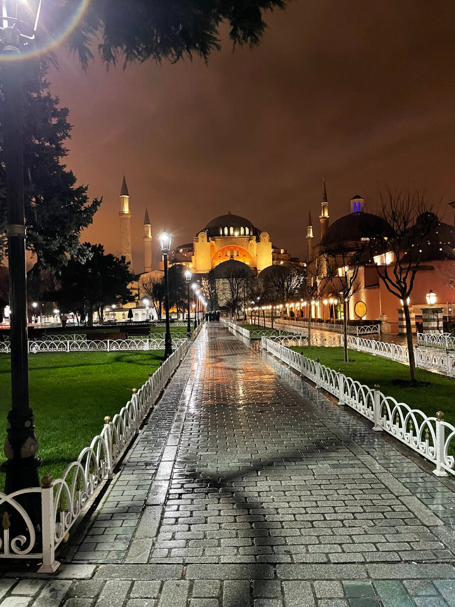 Площадь Султанахмет, Голубая Мечеть, декабрь, 2021 года. 