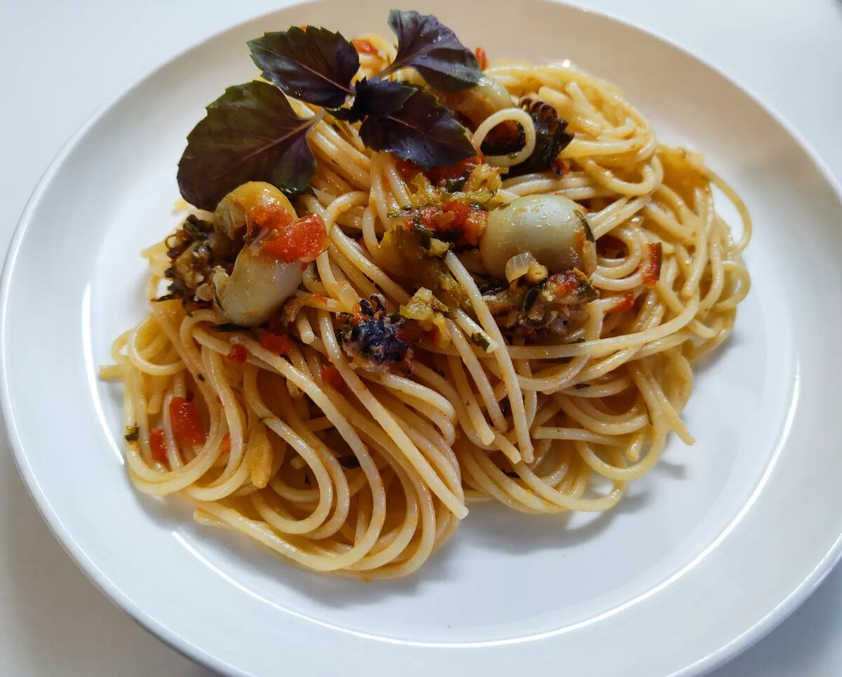 Блюдо для истинных гурманов и любителей морепродуктов 😋 На вид крипово, но на Хэллоуин самое то 👻