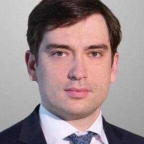 Перспективу развития экологичного транспорта отметил на сессия «Как сделать транспорт экологичным: электромобили и водород» в рамках Российской энергетической недели Максим Колесников, заместитель Министра экономического развития Российской Федерации: «У нас действительно наблюдается очень большой темп прироста электромобилей в стране, по несколько десятков процентов каждый год. Только в 2021 году российский рынок электромобилей увеличился второе. Мы считаем что та инициатива которая была разработана правительством крайне актуальна».