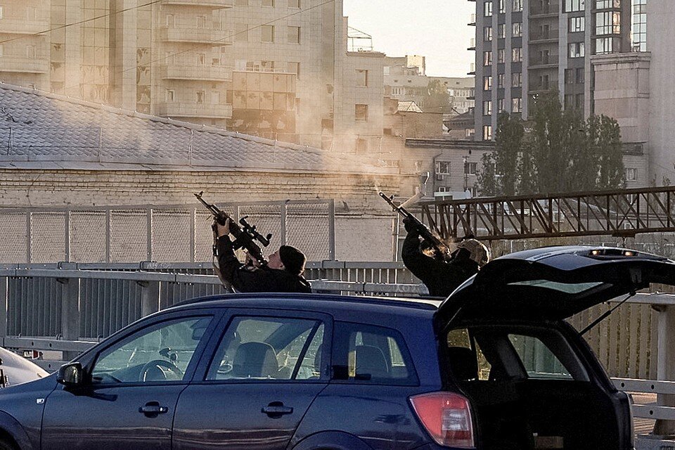     Украина не может закрыть свое ну очень дырявое небо, но обещает сделать безопасным воздушное пространство соседнего государства  REUTERS