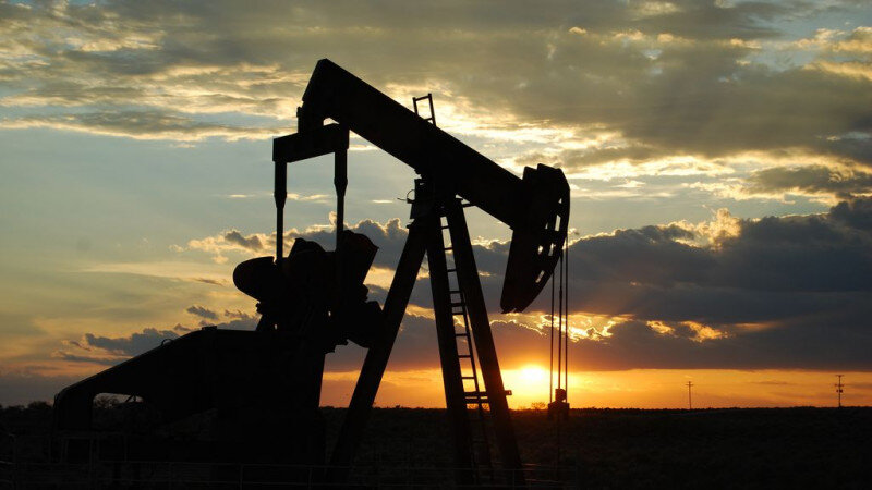     Добыча нефти. Paul Lowry, CC BY 2.0,part from original.