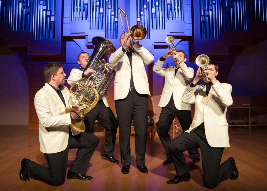    Артисты ансамбля «Сибирь-Брасс» выступят с патриотическим концертом для мобилизованных югорчан