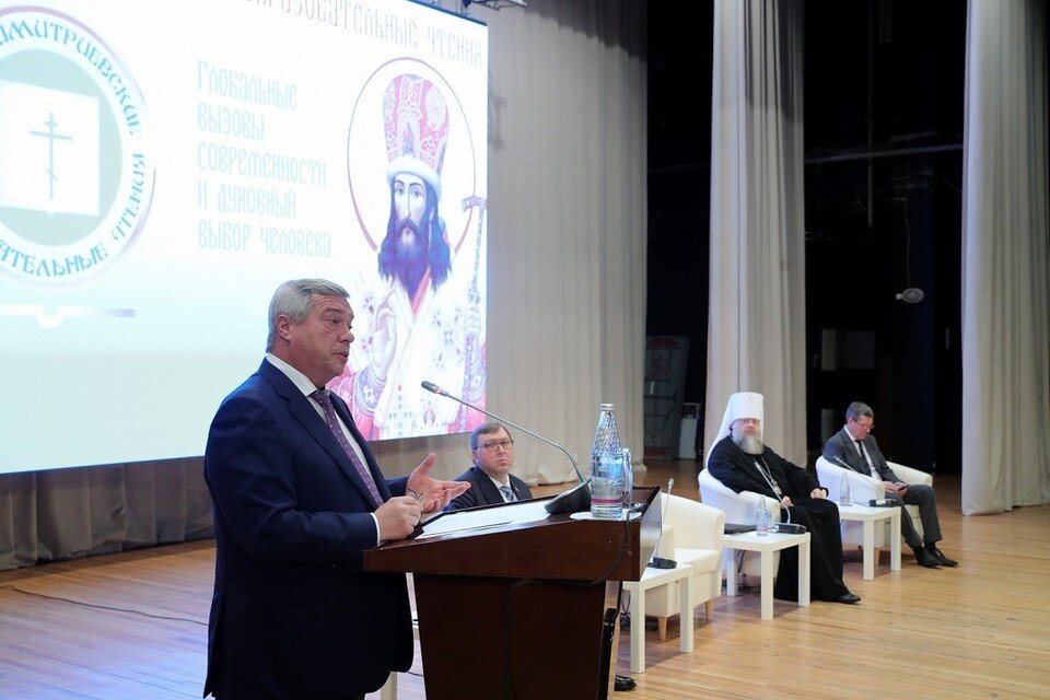     Василий Голубев вспомнил о своей беседе с Президентом РФ. Фото: Пресс-служба губернатора РО.