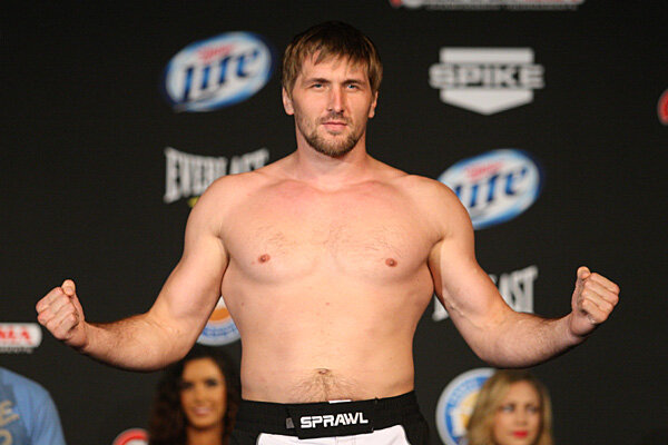Виталий Минаков приходил в Bellator, выиграв все 9 профессиональных боев. Источник: sherdog.com