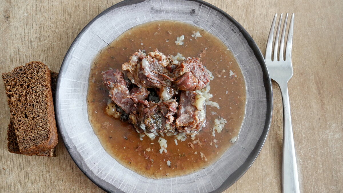 Выглядит, как обычная тушенка, но на вкус - полная ерунда :)