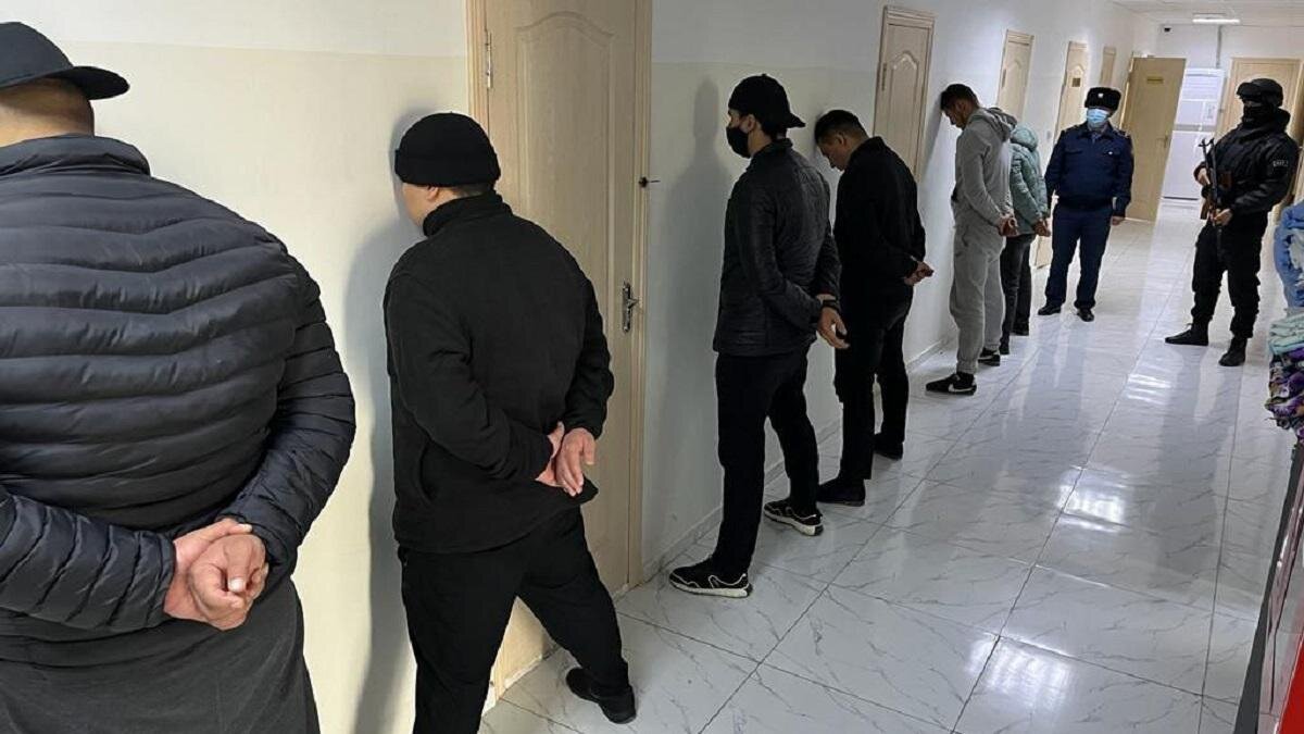    Задержанные мужчины:t.me/POLICE_of_KZ