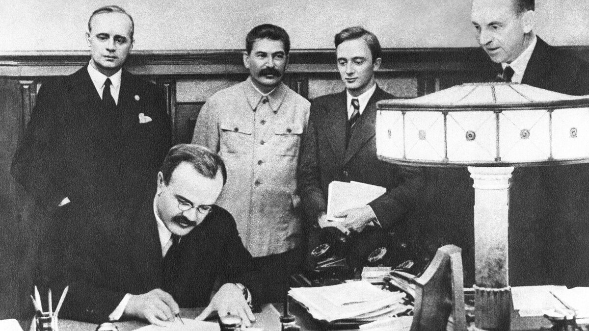 Подписание пакта Молотова-Риббентропа