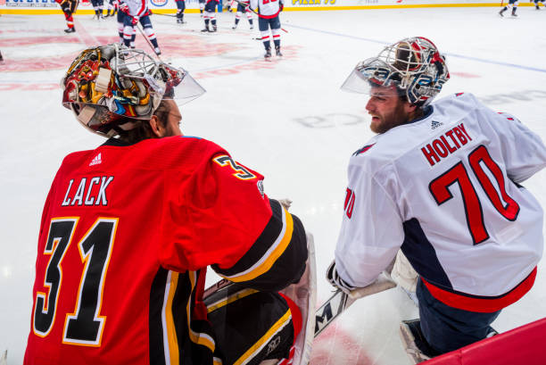 Эдди Лэк и Брейден Холтби перед игрой