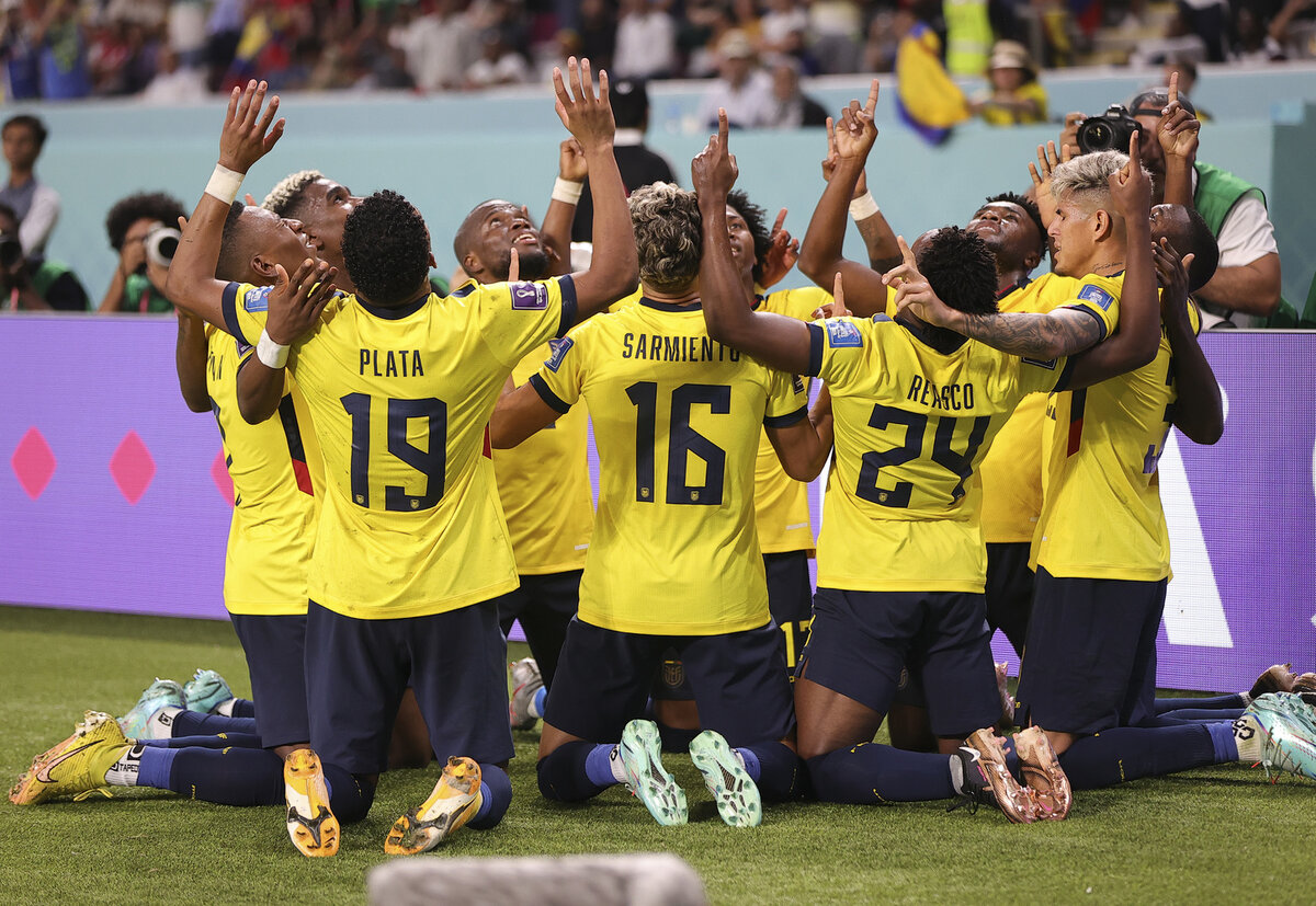     Группа "А": Эквадор - Сенегал 1:2.