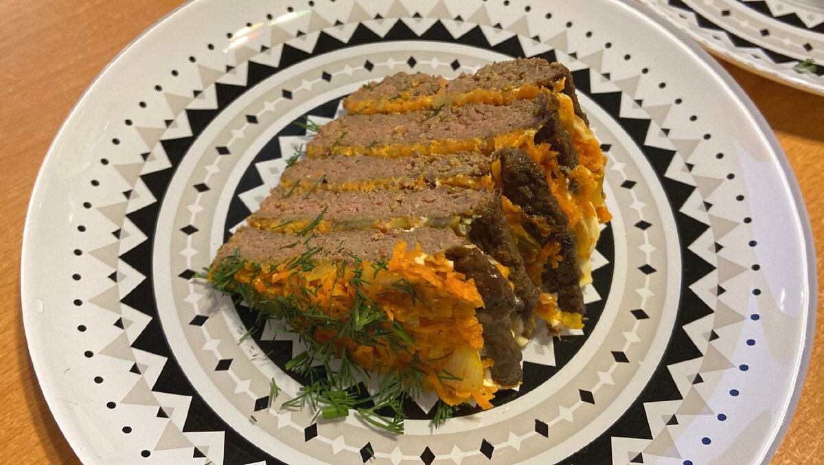 Торт из печени свиной с морковью и луком