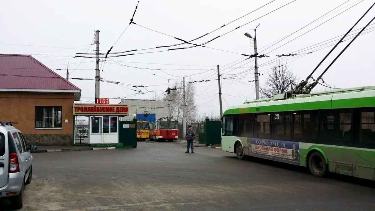 Автобус фатеж курск северная автостанция. Троллейбусное депо Курск. Северная автостанция Курск. Северный автовокзал Курск. Северная автостанция Курск фото.