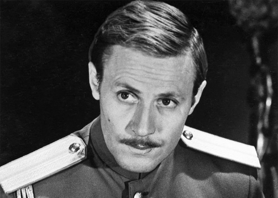 Юрий Соломин в роли Павла Кольцова в фильме «Адъютант его превосходительства»