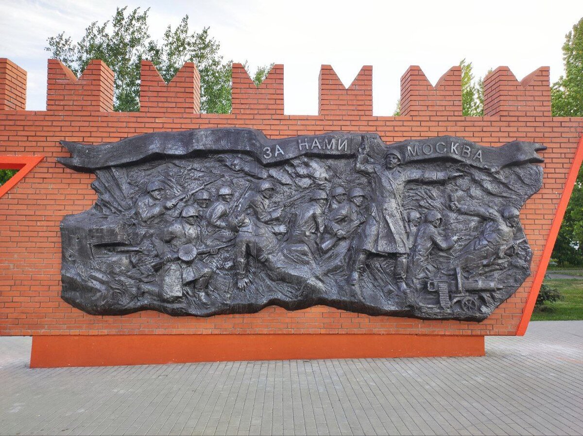 Памятник подольским героям-курсантам в Москве. Источник — dzen.ru/pa_myatnik