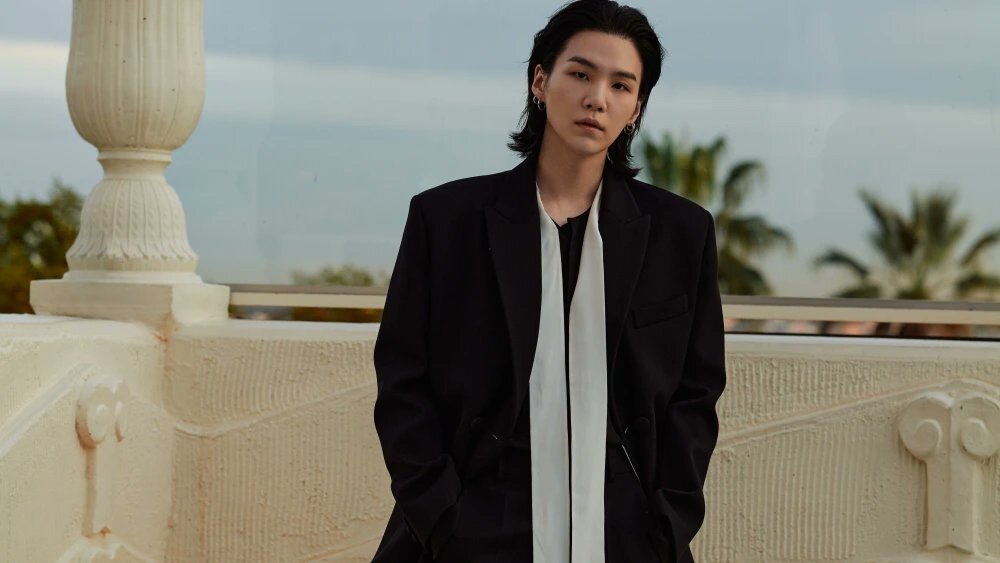    Корейский певец Шуга из BTS стал амбассадором Valentino (фото 1)