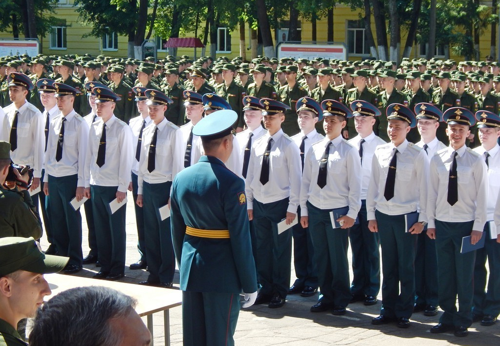 Высшее военное училище ракетных войск. Серпухов военное училище. Серпухов выпуск лейтенантов 2022. Серпухов военное училище выпуск. Серпуховское военное училище ракетных.